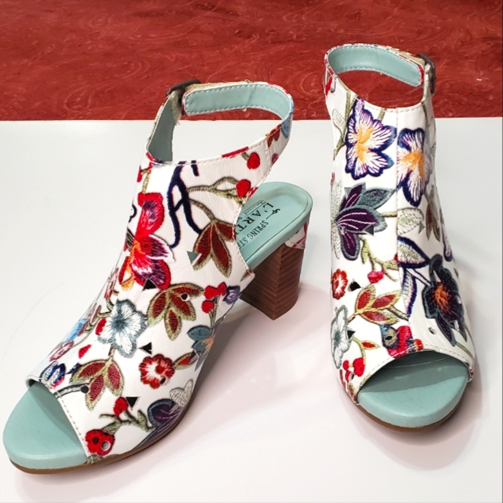 NEW L'artiste by Spring Step White Multi Tapestry Leather Sandals